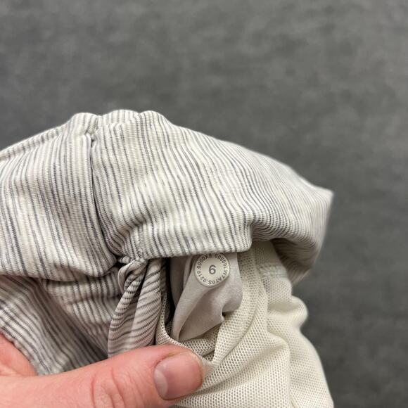 Lululemon Shorts Womens 6 Light Gray White Micro Stripe Lined Running Drawstring - Picture 4 of 10